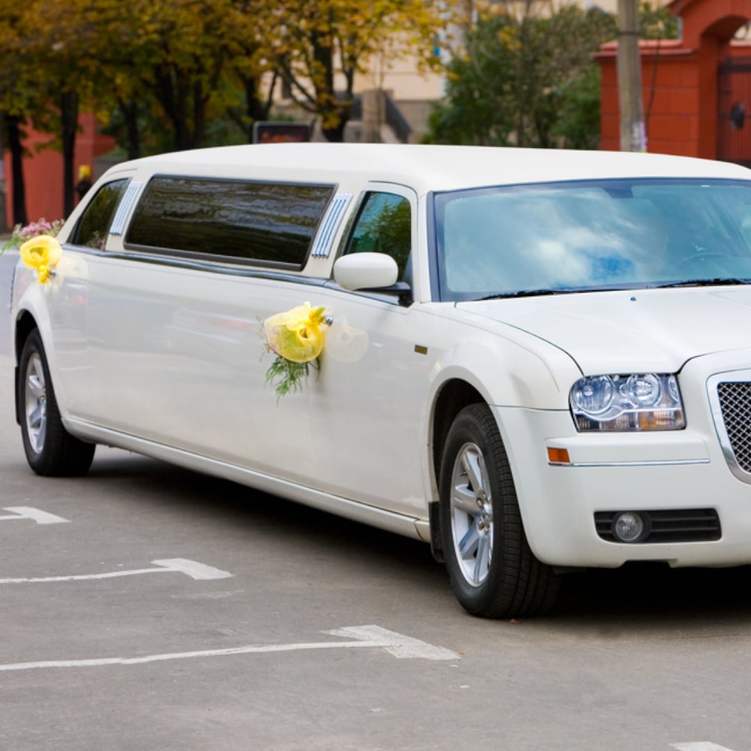 6 Key Benefits Of Booking A Wedding Limo Service